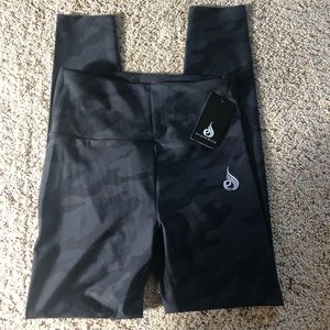 NWT RyderWear black camo leggings (S)